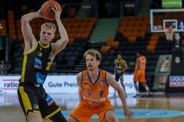 西甲巴萨皇 西甲巴萨皇